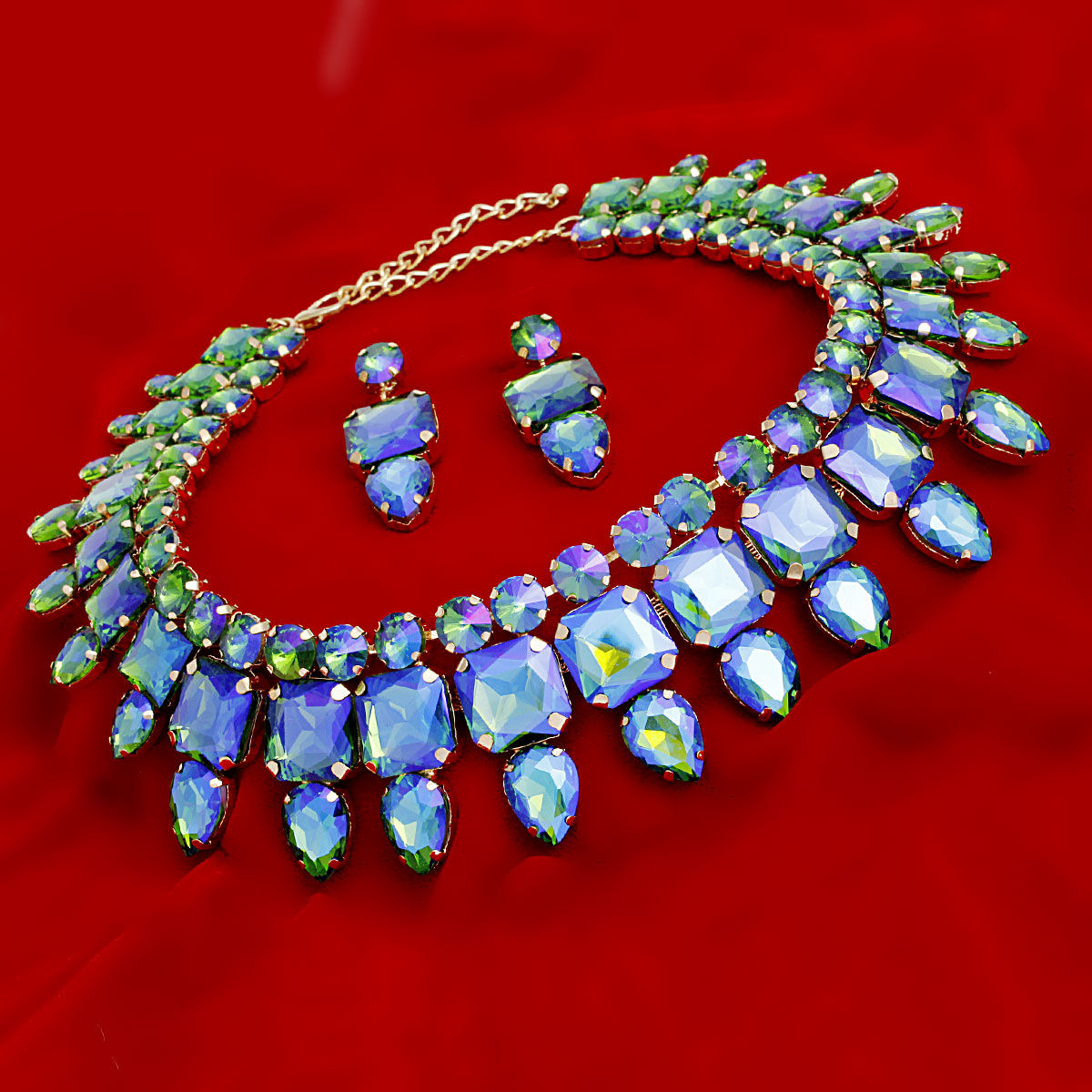 Blue Green Collar Red Carpet Ready Crystal Set