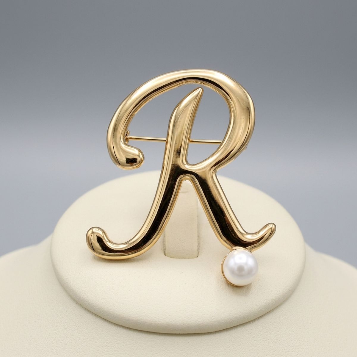 Gold Cursive R Initial Letter Pearl Brooch Pin