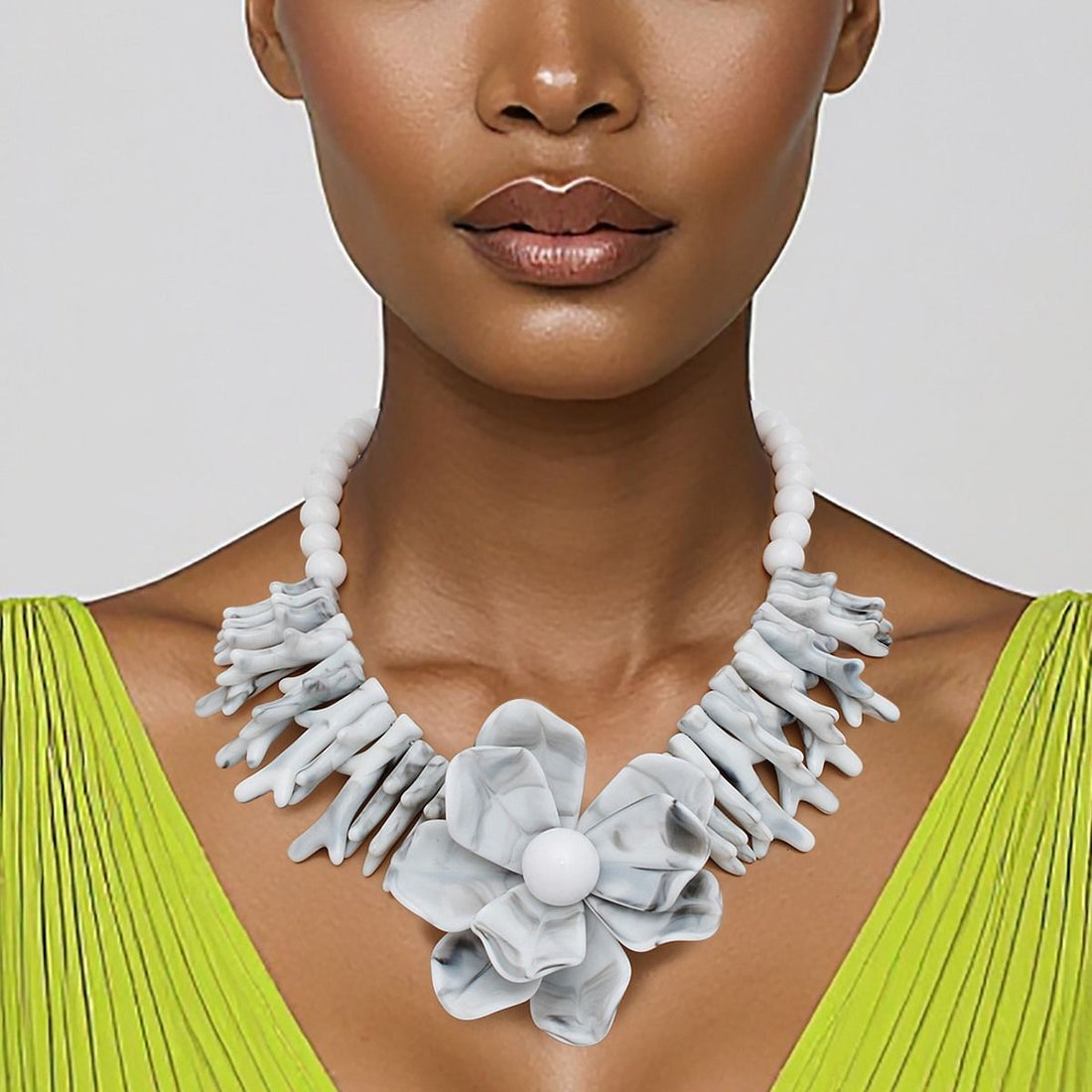 Collar Gray Exotic Goddess Floral Necklace
