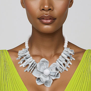 Collar Gray Exotic Goddess Floral Necklace