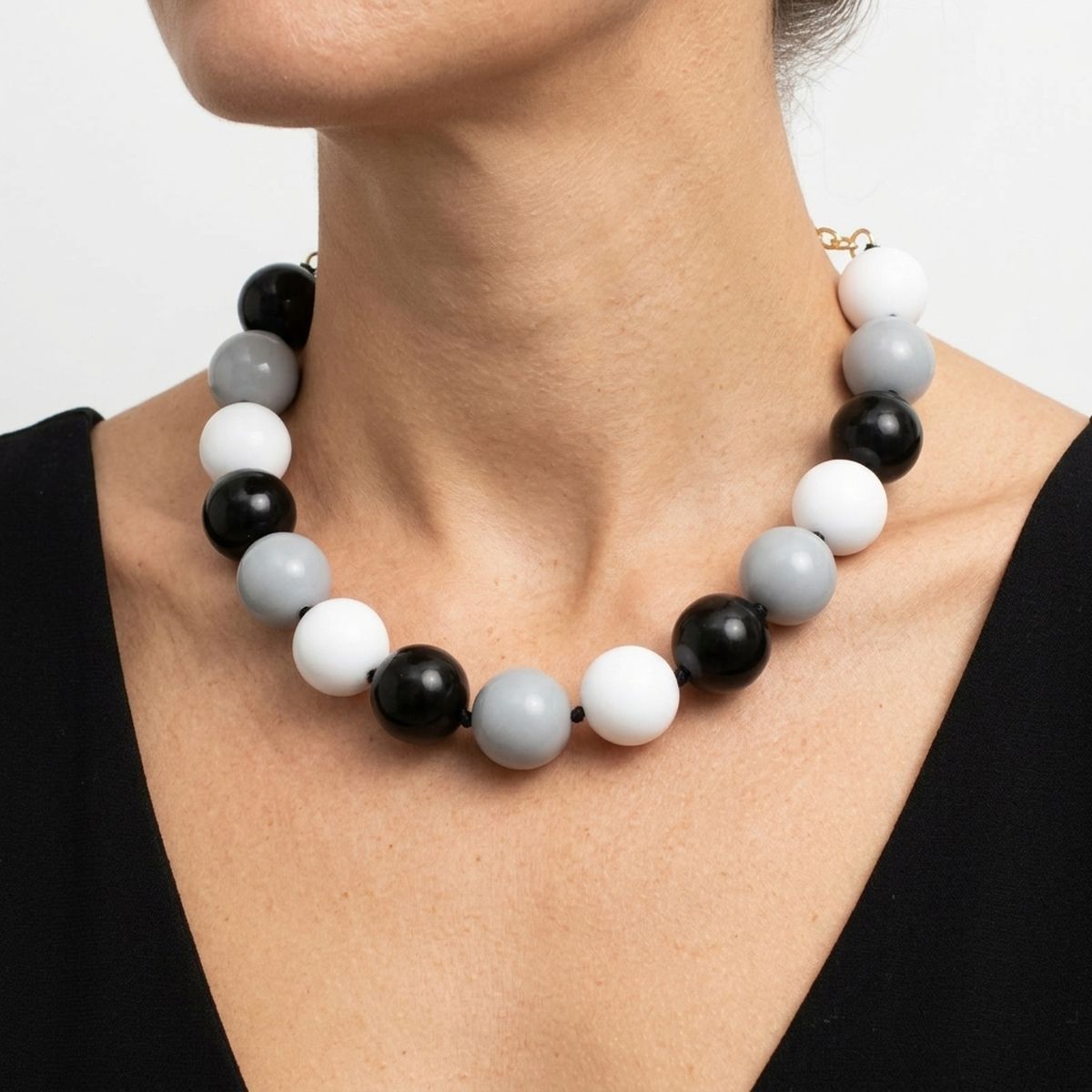 Mod Style Tricolor Black Tone Chunky Bead Necklace