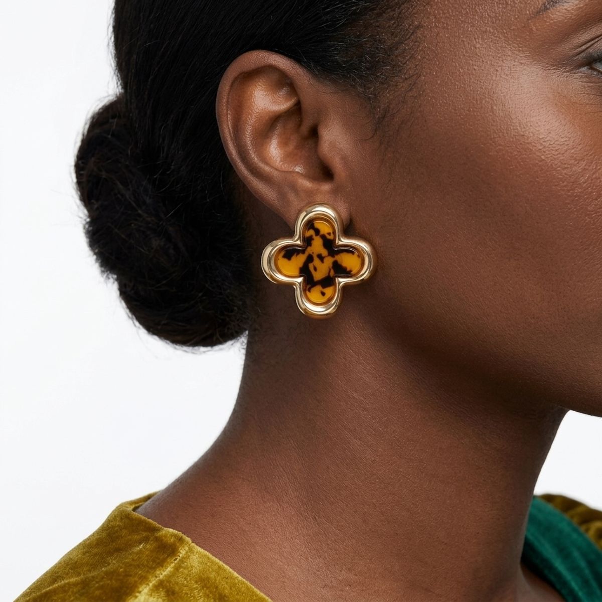 Stud Quatrefoil Brown Tortoiseshell Gold Earrings