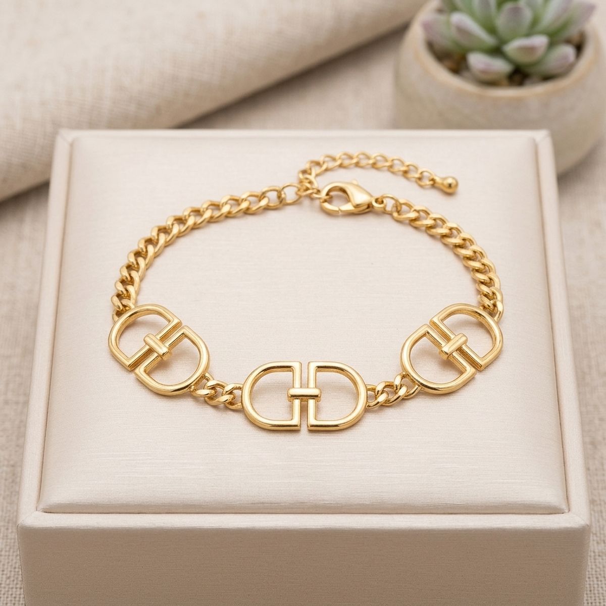Luxe Gold Linked Letter D Heritage Anklet