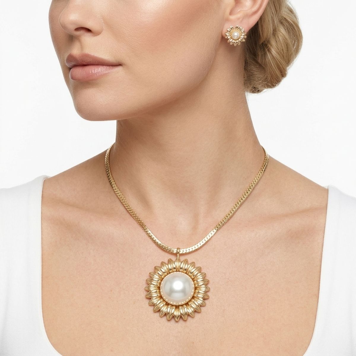 Gold Cobra Chain Sunflower Pearl Pendant Necklace