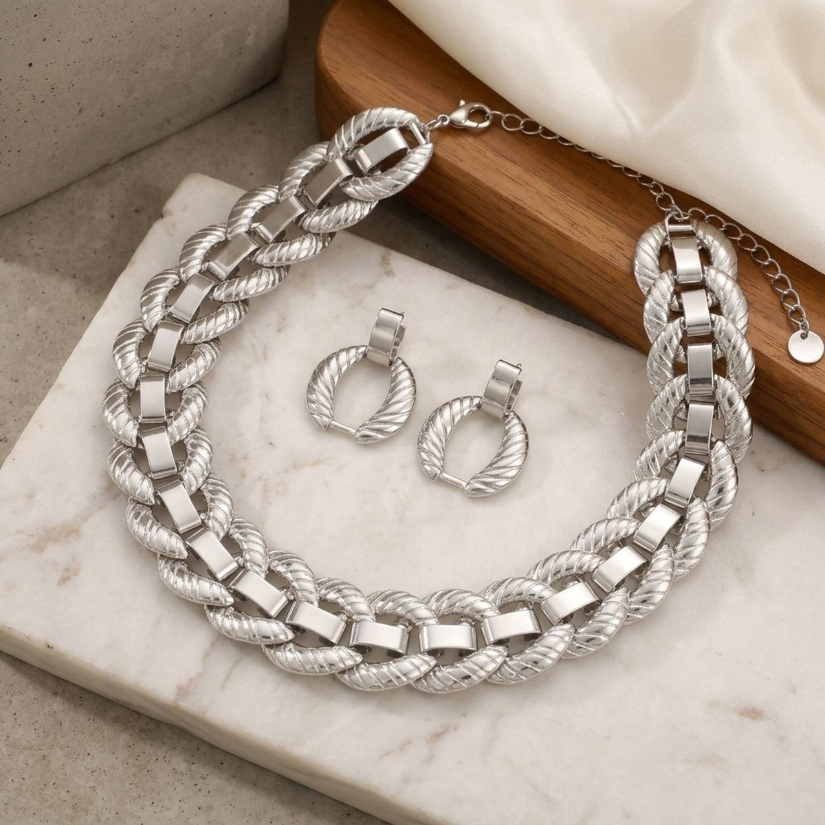 Silver Textured Overlapping Link Chain Necklace